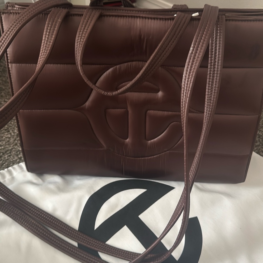 Selling a brown telfarbag like new it’s brown size medium